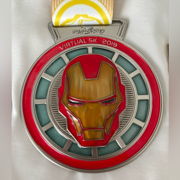 RunDisney 2019 Virtual Series Marvel Medal And Medallion Set - Picture 7 of 16